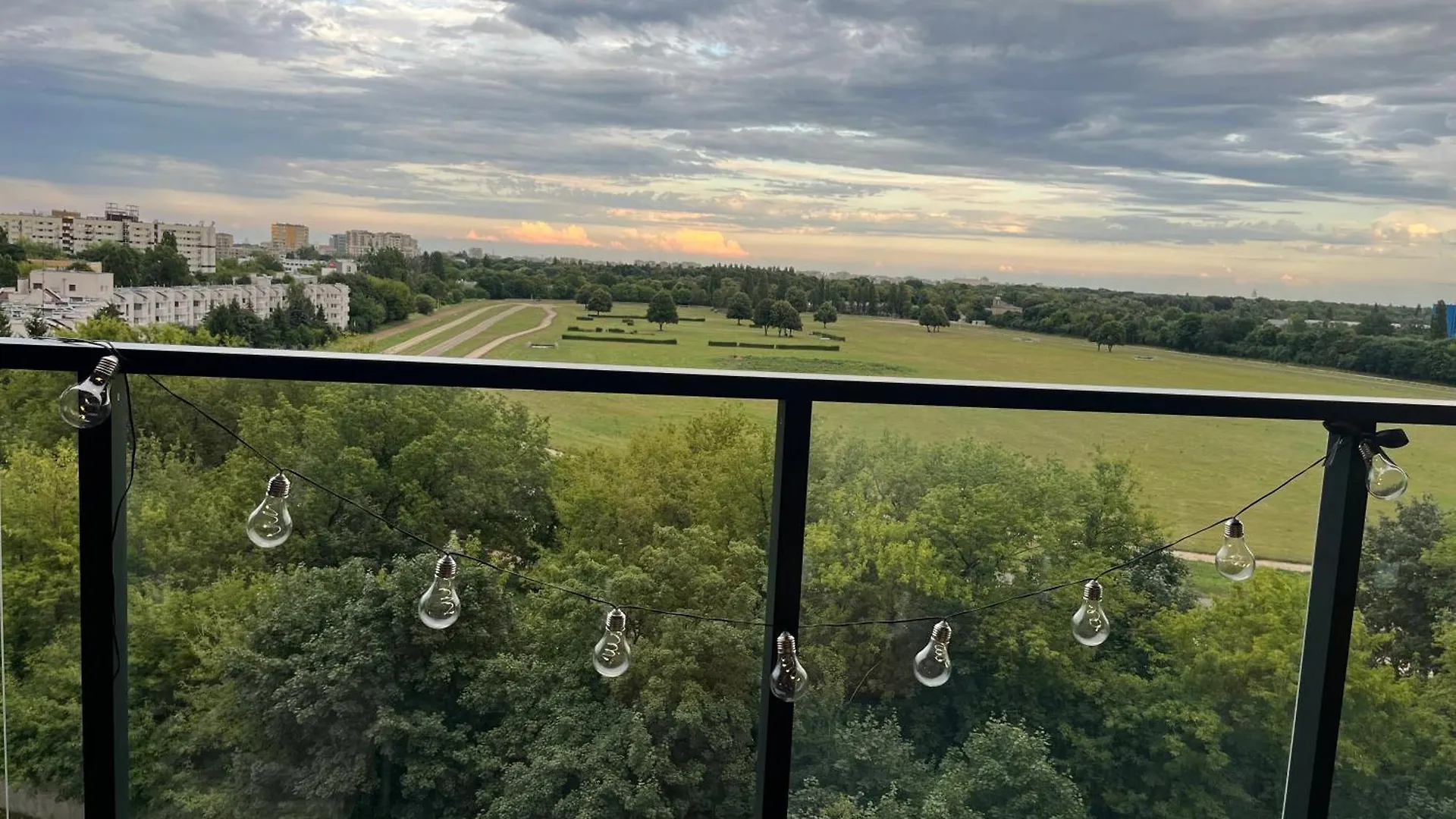 Warsaw Airport Wyscigi - City And Green View Apartment With Underground Garage
